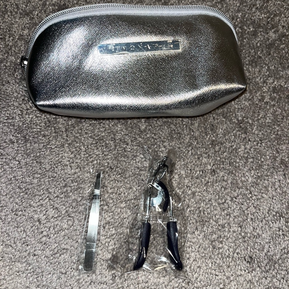 New Monat Cosmetic bag with accessories